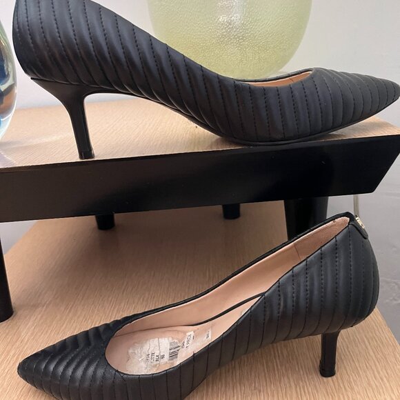 GUC KARL LAGERFELD Rosette leather pumps (6.5) - Picture 8 of 8